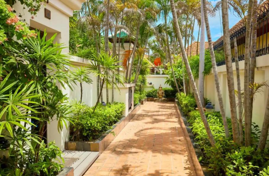 Bali Style Luxury 400sqm Semi-4bed Pool Near & Walking Street Jomtien Beach
