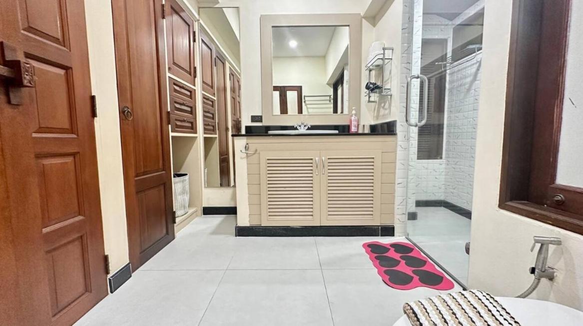 Villa Bali Style Luxury 400sqm Semi-4bed Pool Near & Walking Street Jomtien Beach