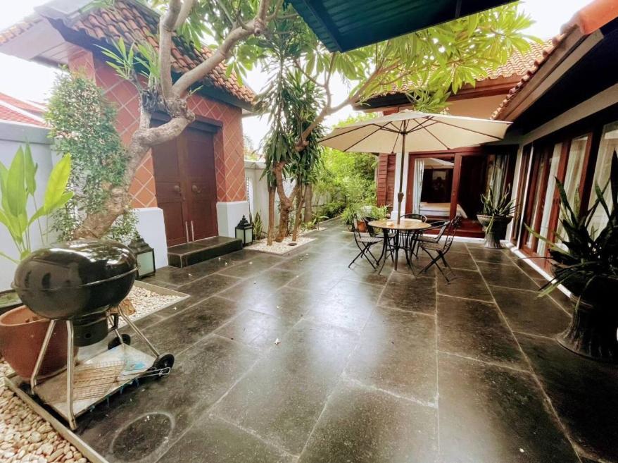 Bali Style Luxury 400sqm Semi-4bed Pool Near & Walking Street Villa Jomtien Beach